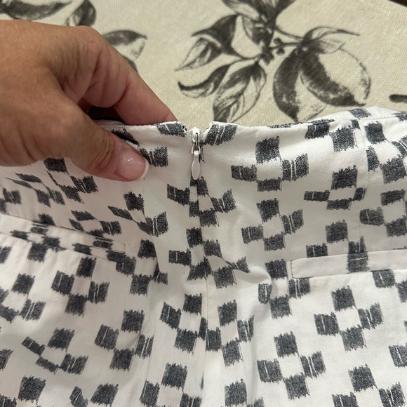 Madewell Black and White Shorts with Geometric Pattern - Picture 6 of 8